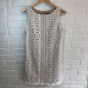 Jessica Howard Women's White and Tan Sheath Lace Shift Dress Size 10P Sleeveless